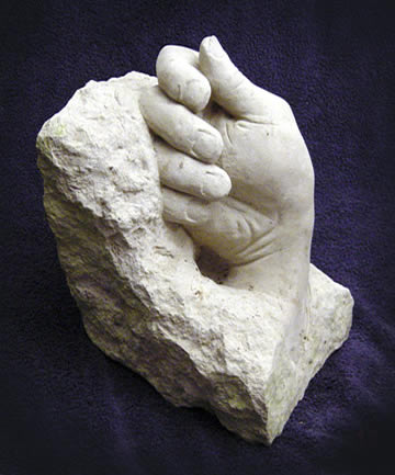 Hand in Clunch stone 02